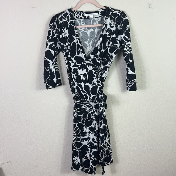 Diane Von Furtstenberg Julian Dahlia black white cotton/silk wrap dress sz 8 - Picture 5 of 10